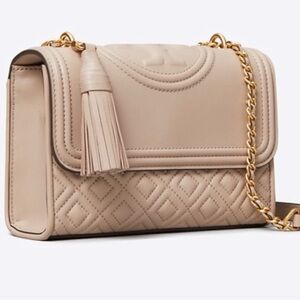 Tory Burch
FLEMING SMALL CONVERTIBLE
SHOULDER BAG Beige Quilted Shoulder Bag